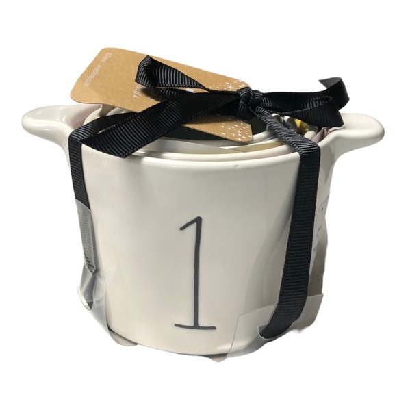 Rae Dunn Disney Princess measuring cups - Picture 2 of 11